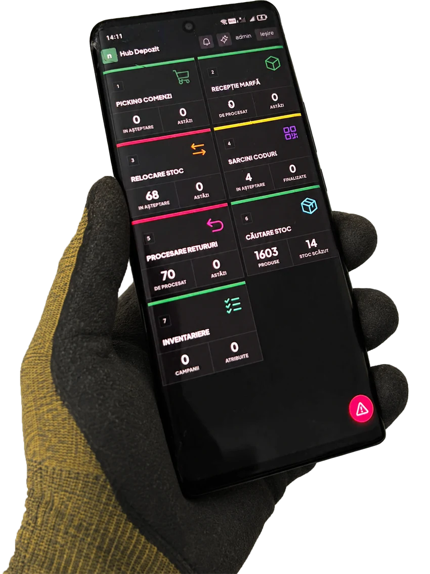 Telefon ținut de un picker, cu meniul mobil notsowms deschis